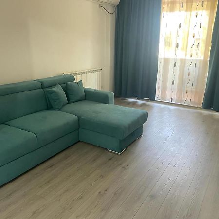 Apartament Barrels Beach Lägenhet Mamaia Exteriör bild